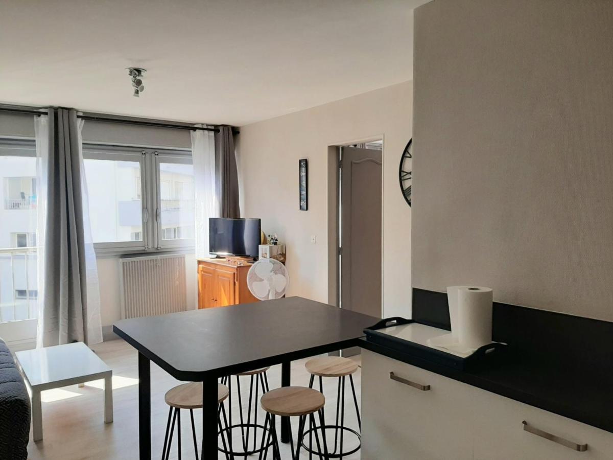 Confortable En Plein Centre De Saint-jean-de-luz, A Deux Pas De La Et Des Commerces - Fr-1-239-586 *